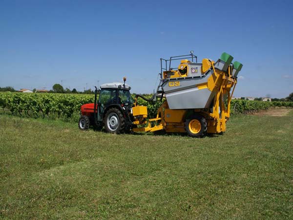 vendangeuse tractée